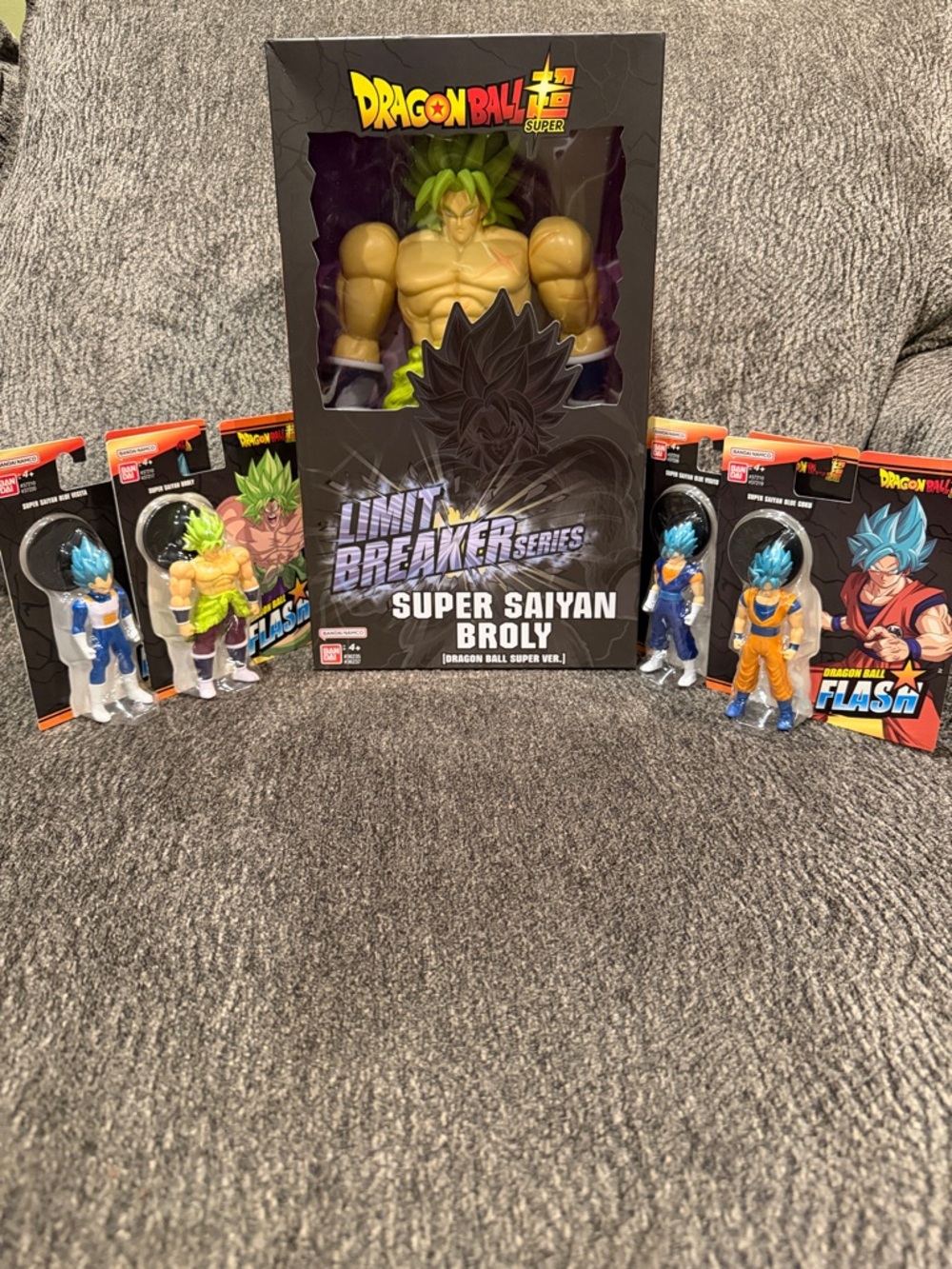 Dragon Ball Z Super Bundel - Giant Super Saiyan Boly & 4 Small Figures !